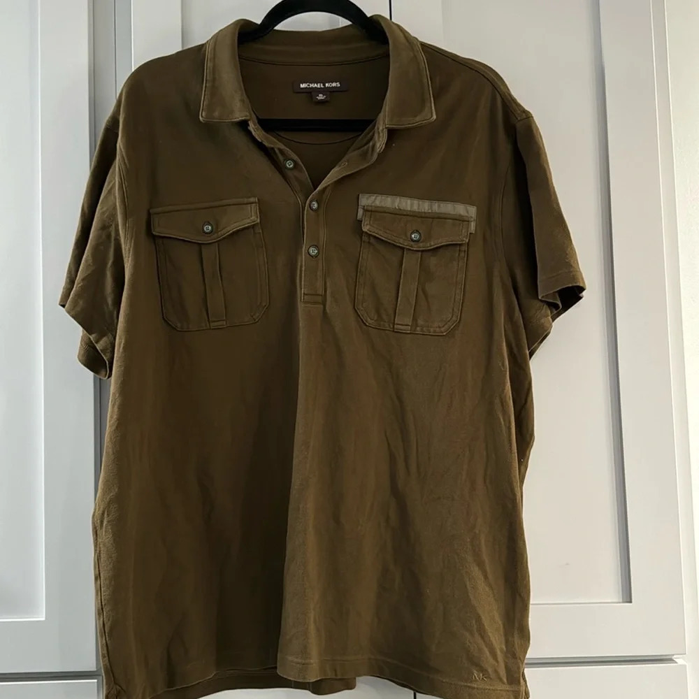 Michael Kors Men’s Short‎ Sleeved Collared Shirt in Army Green XL